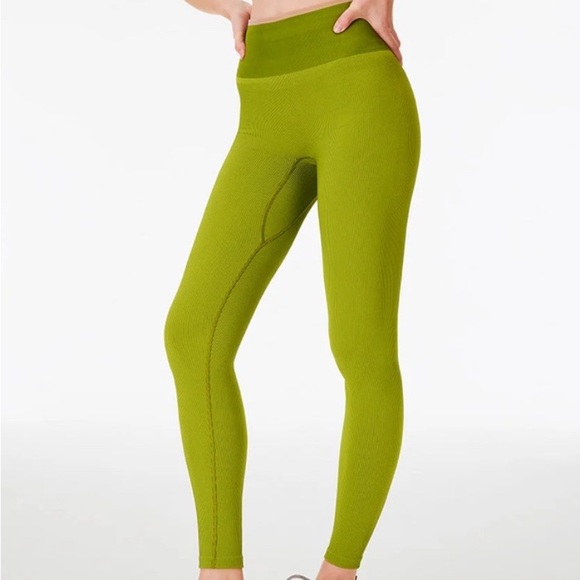 Outdoor Voices Green Sports Seamless Bra Size Medium NWT - Picture 2 of 2